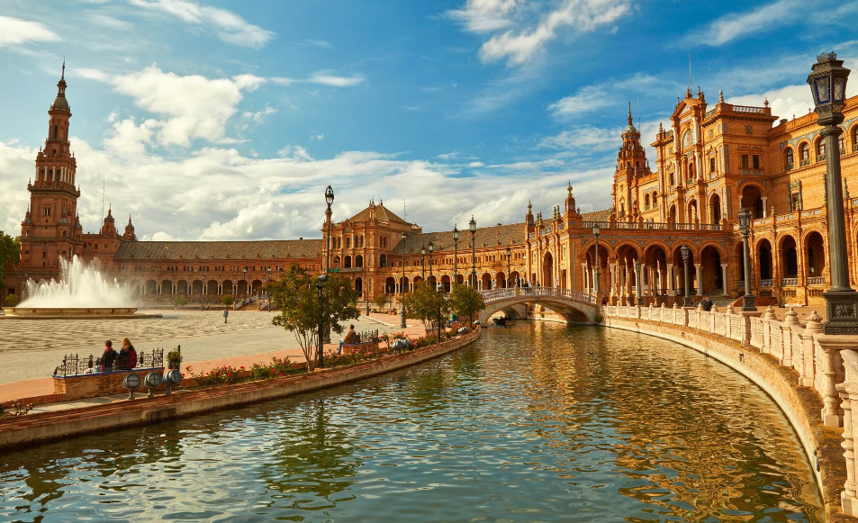 hola mi amor!
Mein Name ist Viola. 
Ich bin 18 Jahre alt und komme aus dem nordischen Cuxhaven. 
Ihr seht oben ein Bild von Sevilla.
Ich bin im dritten Ausbildungsjahr zur Erzieherin und mache dieses Jahr im Rahmen des Erasmus+ Projektes mein Praktikum vom 03.02.2019 bis zum 29.03.2019 in Sevilla. 
Über diese Webside werdet ihr jede Woche auf dem laufenden gehalten.
Ich freue mich sehr auf diese Zeit!
Also,
hasta la proxima vez :)